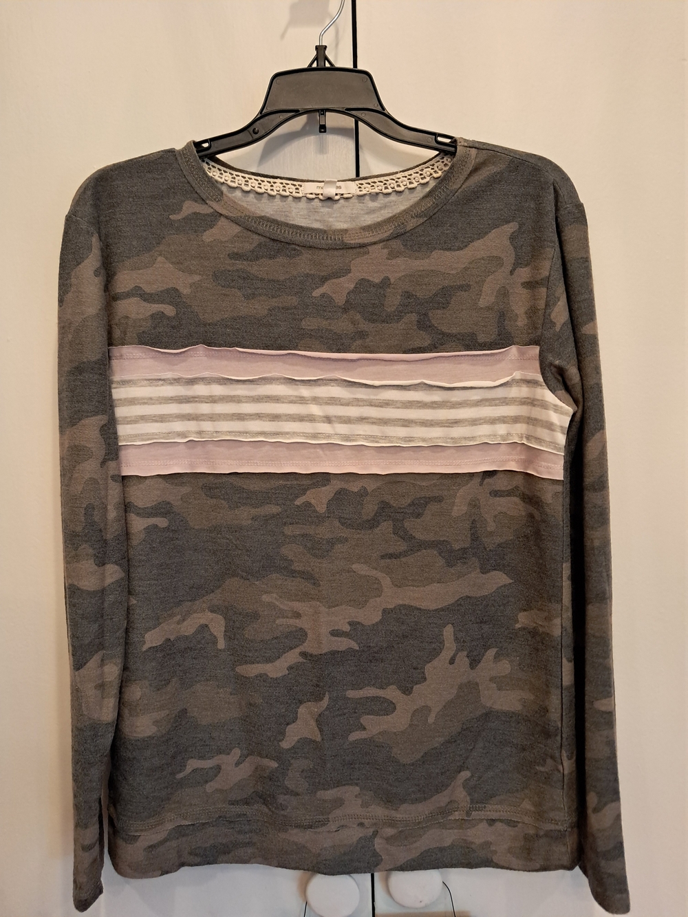 Maurices Gray Camo Long-Sleeve Top with Pink Stripe